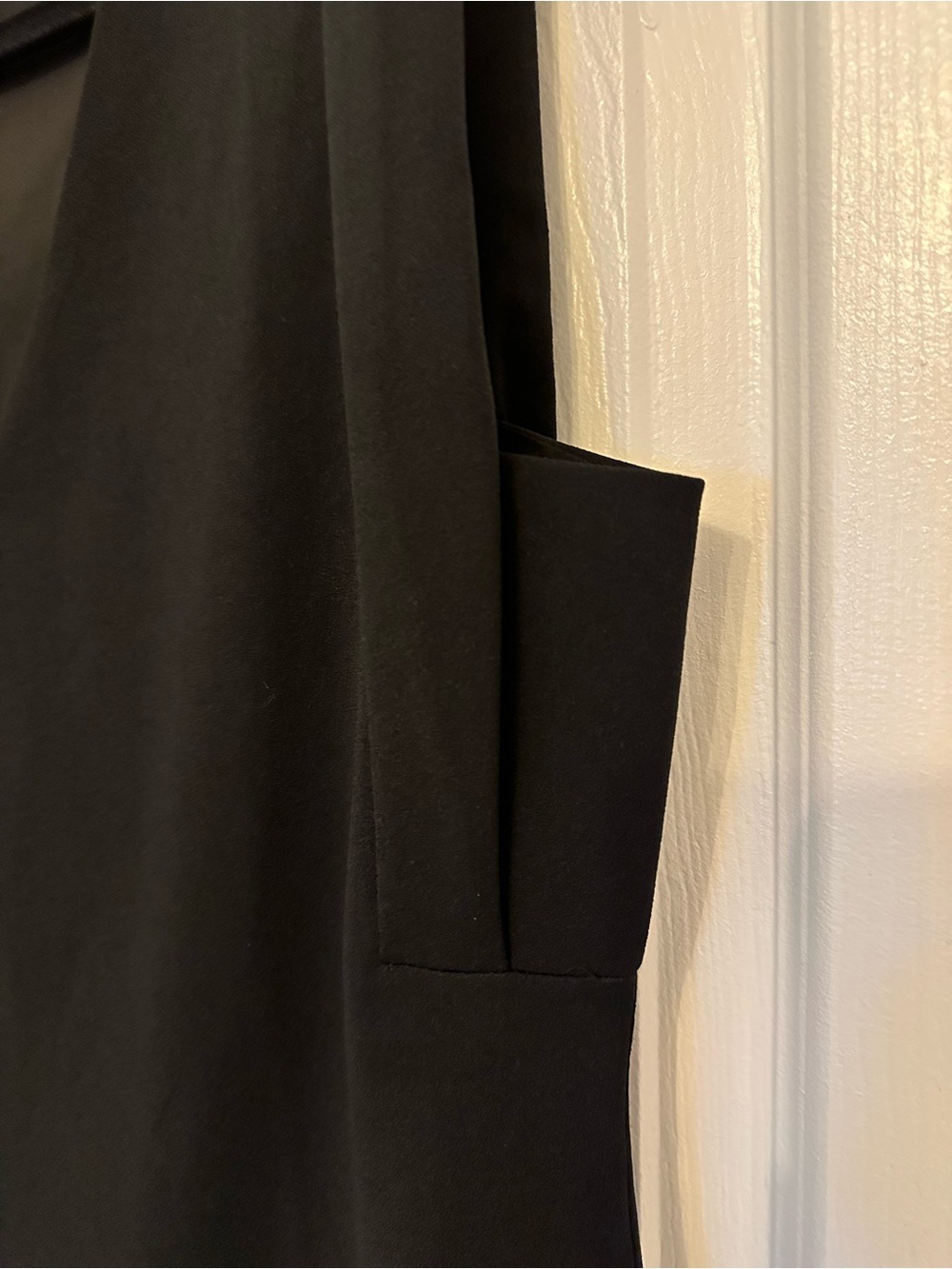 Banana Republic Black V-Neck Sleeveless Top - Picture 6 of 8
